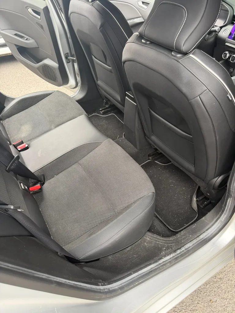 Avant nettoyage — Places arrière — Renault