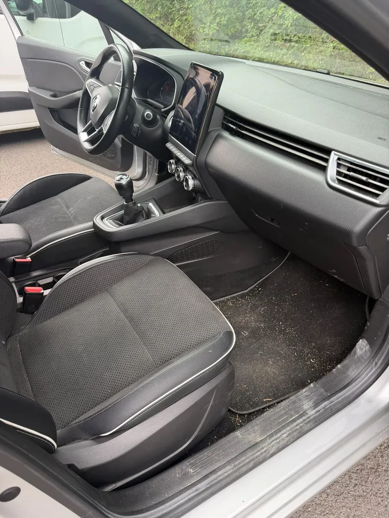Avant nettoyage — Habitacle avant — Renault